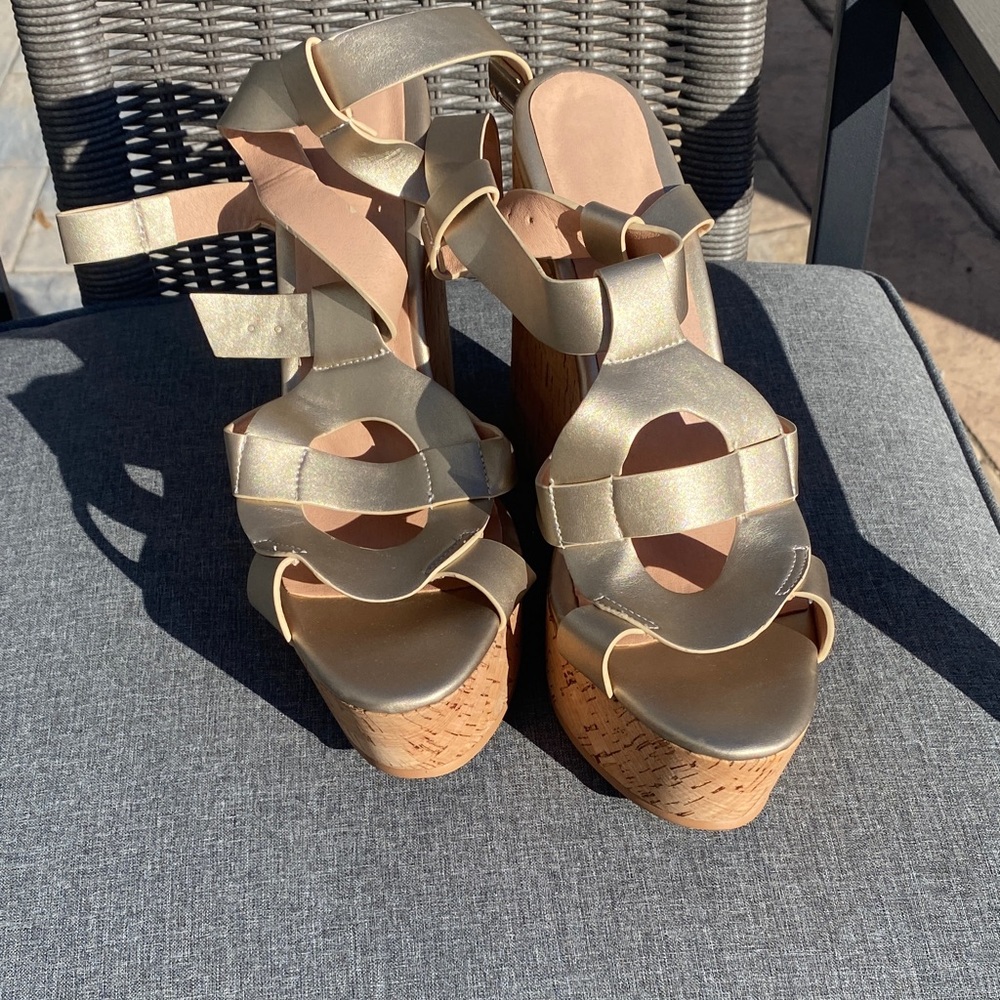 Source Unknown Metallic Gold Platform Sandals - image 1